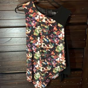 Mossimo flowy asymmetrical sleeveless pixel blouse